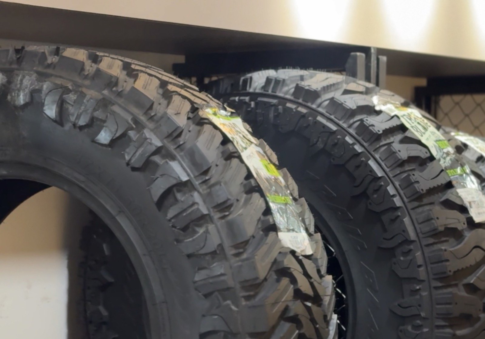 Pneus para caminhonete — AF Motors Santarém