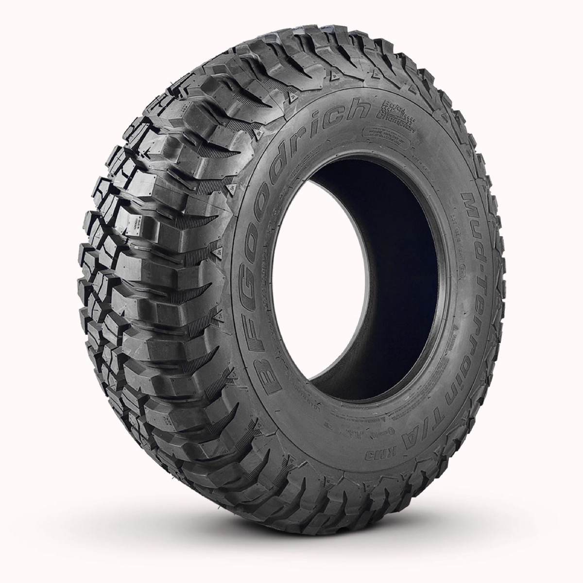 Pneus para caminhonete — modelo 12 disponível na AF Motors em Santarém