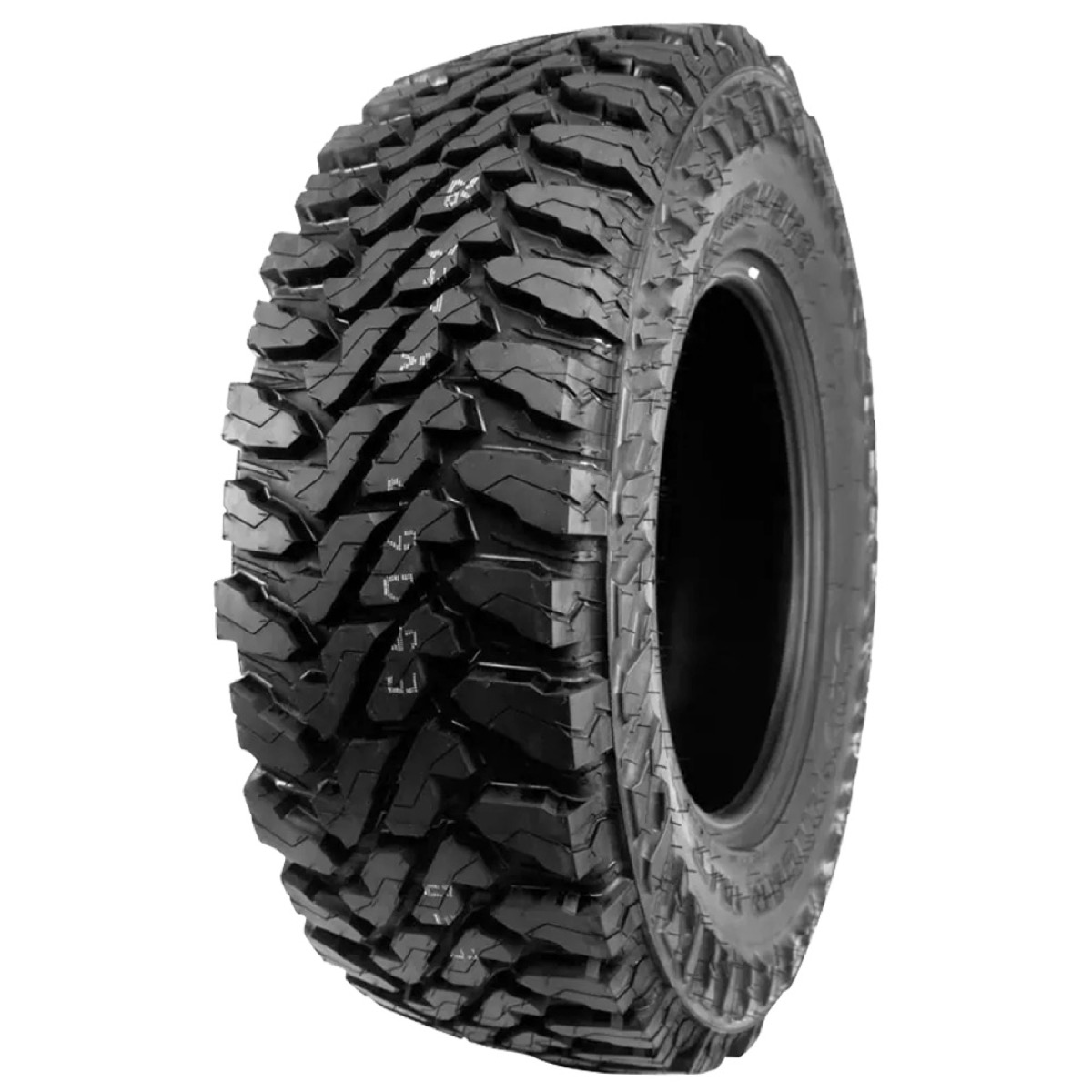 Pneus para caminhonete — modelo 13 disponível na AF Motors em Santarém