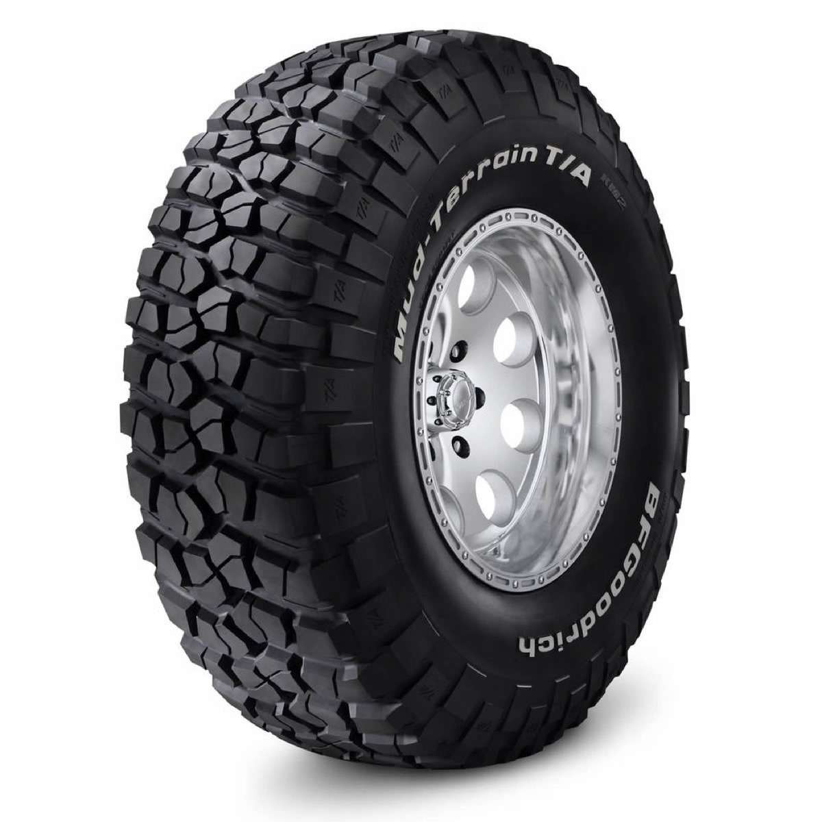 Pneus para caminhonete — modelo 17 disponível na AF Motors em Santarém